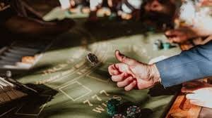 Tampilan permainan Diamond Empire di platform macau18 dengan simbol-simbol berlian yang berkilau